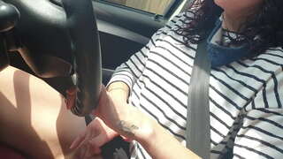 Duke marrë një publik makinë makinë duke luajtur me time të vogël pidhi