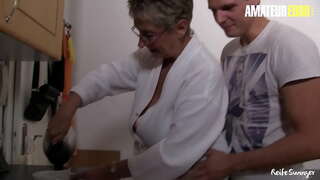 REIFE IEBSA - #Erna - Qarn Ħmar Cougar Qbiż Fuq Vit U Daqqa-Bniedem Tagħha