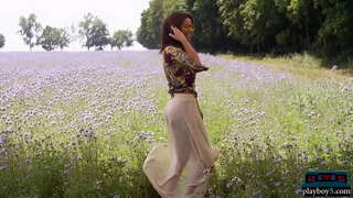 ���ಂಗೇರಿಯನ್ ದಪ್ಪ ಮೊಲೆಯ ಮಿಲ್ಫ್ ಮಾದರಿ ಬೆತ್ತಲೆ ಪಡೆಯುತ್ತದೆ ಮತ್ತು ಕಾಣುತ್ತದೆ ನಂಬಲಾಗದಷ್ಟು ಬಿಸಿ ಬೆತ್ತಲೆ