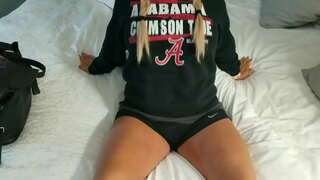 תוצרת בית, אישה בלונדינית רוכבת על זין