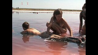 Abelina &amp;amp;, वेलेंटीना चलो अब धोना