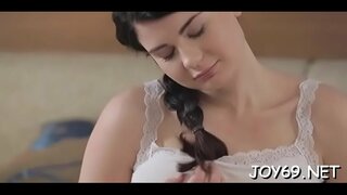 Ayu Lucy L. alon njupuk wuda mung kanggo seneng-seneng