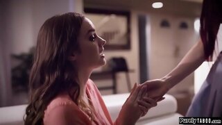 Teen γρήγορα αλλάζει η ώρα συνάντησης από την ημερομηνία της sis έχει με μια κοπέλα που γνώρισε στο διαδίκτυο.Δεν αλλάζει τον εαυτό της να μοιάζουν με το sis και εμφανίζεται ifo της ημερομηνίες σπίτι.Αυτή χειρίζεται το κορίτσι στο σεξ