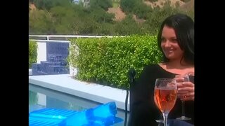 گرم ، شہوت انگیز ٹیٹو کے ساتھ خوبصورتی ریوین ، بال seduces دوست ساتھی patio پر حاصل کرنے کے لئے بڑا ڈسکاؤنٹ کے دوران گھر کی خریداری