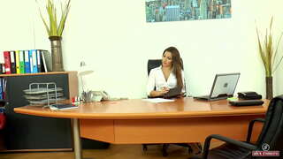 Волосатая киска директорының Дэни Дэниелс толы шәуетімен (1-Бөлім)