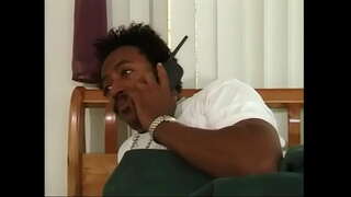 Sexy dona de negre amb els cabells vermell i grans pits dóna BJ continuació del seu cony ple negre dick l&#039;interior